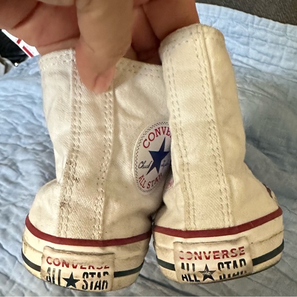 Converse Classic Chuck Taylor ALL STAR High tops in WHITE. Gently Used - Picture 6 of 8